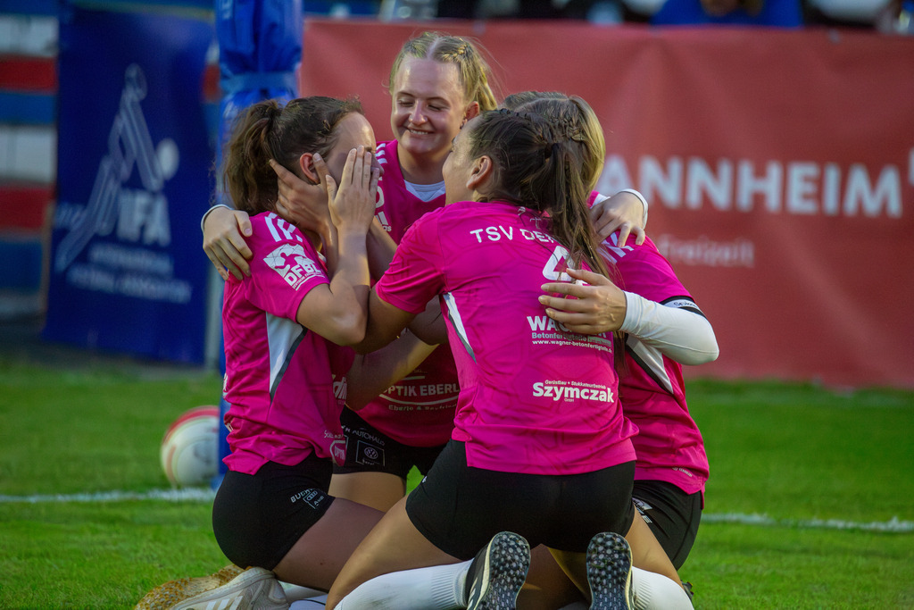 Faustball (Frauen): TSV Dennach gegen TV Jahn Schneverdingen (IFA 2024 Fistball World Tour Finals Mannheim, Finale). Große Freude bei den Spielerinnen von Dennach nach dem hart umkämpften Sieg | Faustball (Frauen): TSV Dennach gegen TV Jahn Schneverdingen (IFA 2024 Fistball World Tour Finals Mannheim, Finale). Große Freude bei den Spielerinnen von Dennach nach dem hart umkämpften Sieg - Realisiert mit Pictrs.com