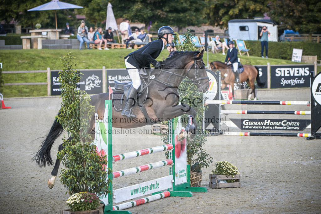 DOS_8124 | Entdecke hochwertige Reitturnierfotos von Foto Oger. Professionell, emotional und authentisch – jetzt Lieblingsmomente im Shop bestellen.Deutschlandweite Turnierfotografie. - Realisiert mit Pictrs.com