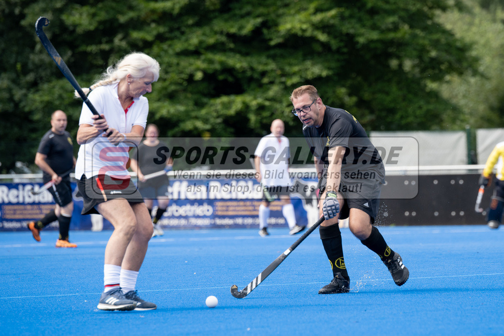 SFE_20240818_0172 | Krefeld, Deutschland, 18.08.2024:  European Cup for Recreational Hockey Players im KTHC Stadion Rot-Weiss Köln Tennis and Hockey Club am 18.08.2024 in Krefeld, Deutschland. (Foto von Stephan Fehrmann)Krefeld, Germany, 18.08.2024: European Cup for Recreational Hockey Players in KTHC Stadion Rot-Weiss Köln Tennis and Hockey Club at 18.08.2024 in Krefeld, Deutschland. (Foto from Stephan Fehrmann)