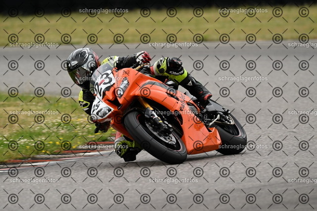 25bt02-1503 | markuskiefer.com - Realisiert mit Pictrs.com