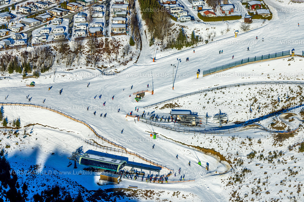 Winterberg230205663 | Luftbild, Skifahrer an winterlicher Talstation Schneewittchen 25, Winterberg, Sauerland, Nordrhein-Westfalen, Deutschland