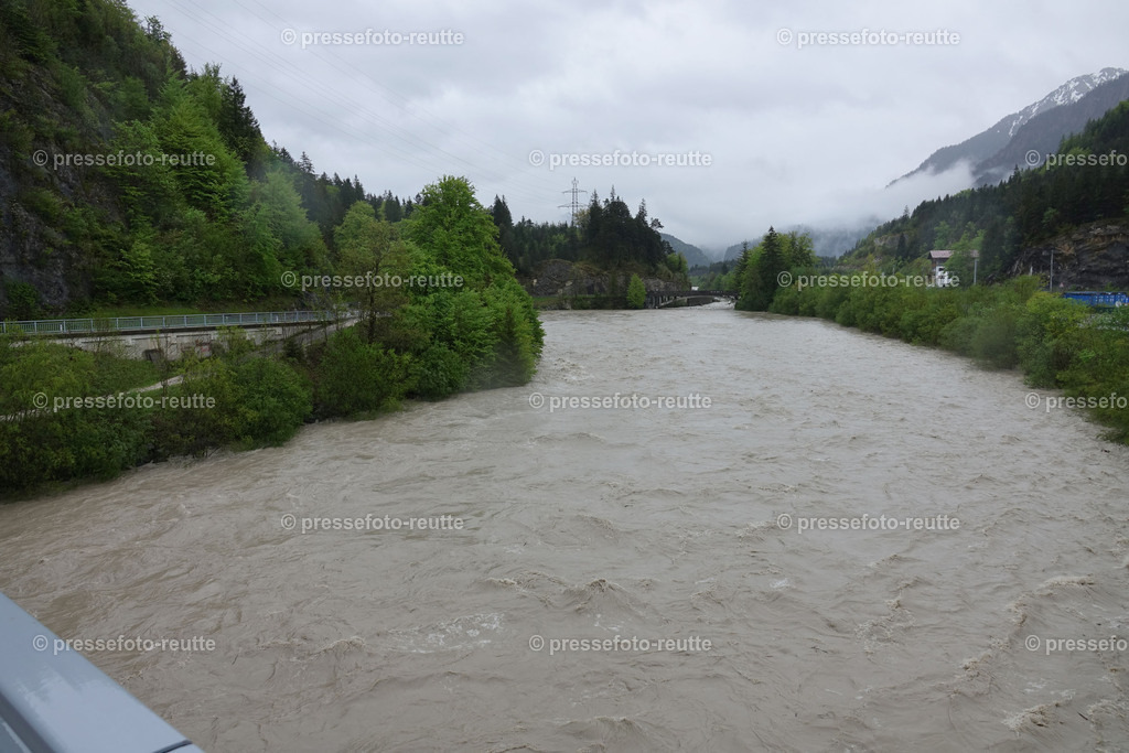 welltvi-Ulrichsbruecken-B179-Pinswang-Hochwasser-21052019-DSD01452 | Info aus dem Bezirk Reutte/Ausserfern Tirol sowie eine umfangreiche Bilddatenbank über die gesamte Region: Lechtal, Talkessel Reutte, Tannheimertal, Zwischentoren. Lech, Plansee, Zugspitze, Grenztunnel, B179, Fernpassstraße, Verkehr, Lawinen, Tradition, - Realisiert mit Pictrs.com