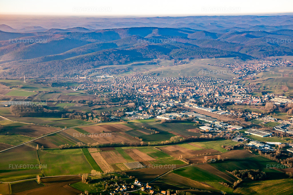 Aerial view: View of the town from the southeast in Wissembourg in the state Bas-Rhin, France. – Photo: IMG_135929.jpg taken on 02/13/2023 by Werner Riehm/FLY-FOTO.com – Resolution of the original: 5472 x 3648 px