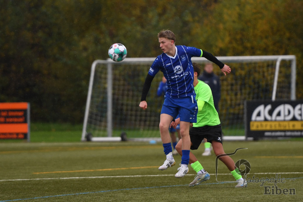 FC Rastede-JFV Edewecht | B-Jugend Landesliga QR1; FC Rastede (blau)-JFV Edewecht (grün) am 01.11.2025 in Rastede (Sportanlage Köttersweg), Photo: Philip Eiben 2025 - Realisiert mit Pictrs.com