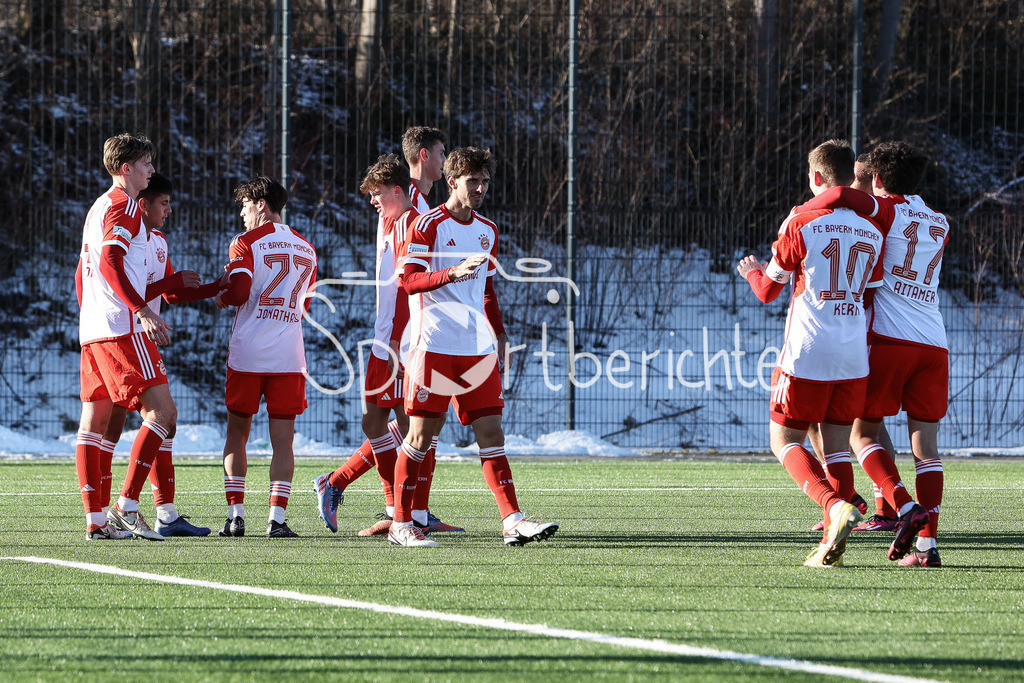 FC Bayern Amateure - SC Austria Lustenau | Jubel der Amateure nach dem Treffer zum 1-0 durch Benedikt WIMMER (FCB #12) / Freude / Tor / Torschuetze