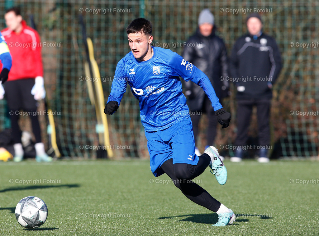 A_LUI_180125_22 | SPORT FUSSBALL TESTSPIEL ASKOE OEDT 1B-SU VORTUNA BAD LEONFELDEN 18.01.2025 IM BILD : VELJKO RAKIC  (OEDT1B) UND (LEONFERLDEN) FOTO:FOTOLUI