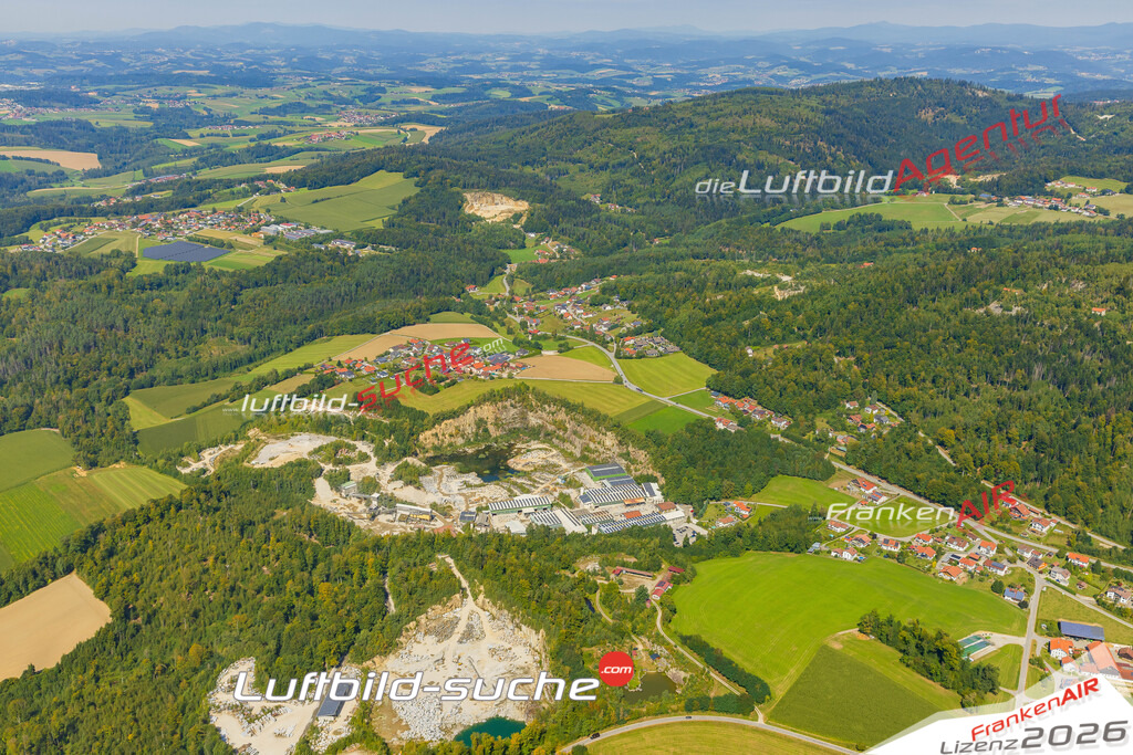 Schöne Luftaufnahme als Geschenk in Berbing Hauzenberg - Die Luftbildaufnahme wurde 2025 vom UL-Flugzeug heraus erstellt ( keine Drohne ) - Hochauflösende Luftaufnahme -Nicht vergleichbar mit Google Maps oder Satelittenbilder- Die Geschenkidee !Mit Lizenz und Bildrechte bestellbar