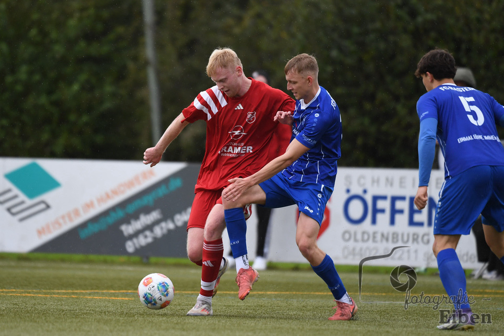 FC Rastede-VfR Wardenburg | Herren Bezirksliga 2; FC Rastede (blau)-VfR Wardenburg (rot) am 05.10.2025 in Rastede (Köttersweg), Photo: Philip Eiben 2025 - Realisiert mit Pictrs.com
