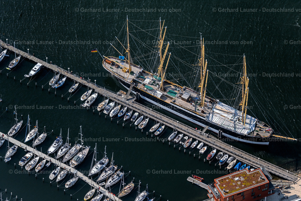 4038238 | Viermastbark Passat am Yachthafen, Travemünde