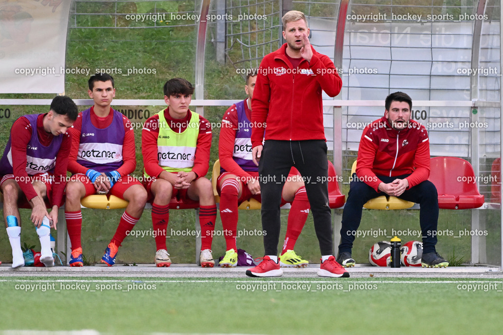 SV Spittal 1921 vs. SV St. Jakob  | Spielerbank SV St. Jakob, Headcoach St.Jakob Jonas Warmuth, SV Spittal 1921 vs. SV St. Jakob , SV Spittal 1921 vs. SV St. Jakob  am 20.09.2024 in Spittal an der Drau (Goldeck Stadion), Austria, (Photo by Bernd Stefan)