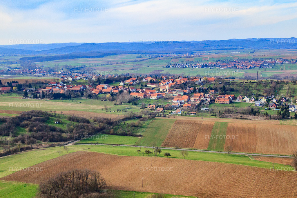 Luftbild: Ortsansicht von Osten in Buswiller im Bundesland Bas-Rhin in Frankreich. – Foto: IMG_38628.jpg vom 20.03.2011 durch Werner Riehm/FLY-FOTO.de – Auflösung des Originals: 4558 x 3039 px