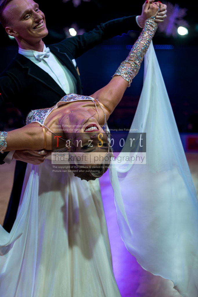 20251214_Baltic-Trophy_2910-2 | Tanzsportbilder, Standardtanz, Lateintanz, WDSF, DTV, LTVB, dancecomp, goc, hessen tanzt, blaues band der spree, walzer, tango, wiener walzer, slowfox, quickstepp, samba, rumba, cha-cha-cha, paso doble. jive, hd-kroft photography, turniertanzsport