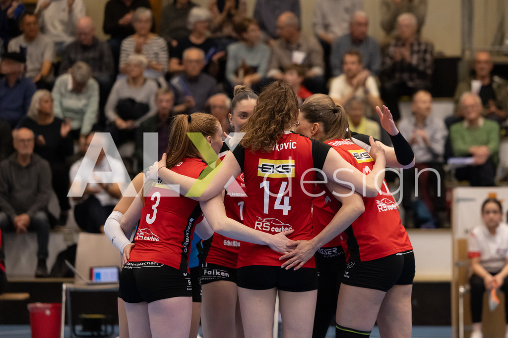 Volleyball I Frauen I Saison 2025-2026 I Volleyball NLA | Women I 1/2 Finals I  VC Kanti Schaffhausen - Sm'Aesch Pfeffingen I 22.03.2026 | VC Kanti Spielerinnenkreis - Realisiert mit Pictrs.com