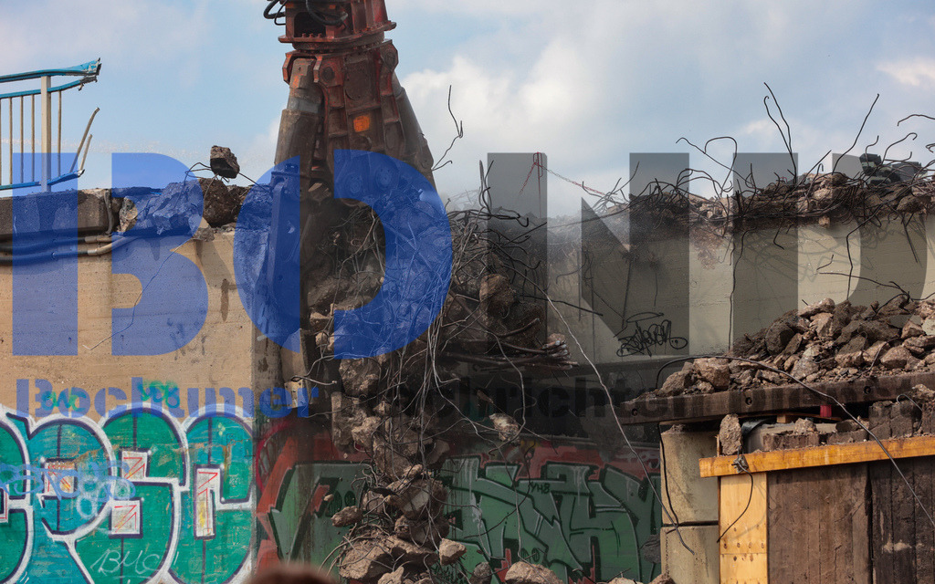 Abriss der Schlachthofbruecke A40 {date} -  | {headline}(Foto: Sebastian Sendlak / BOND) - Realisiert mit Pictrs.com