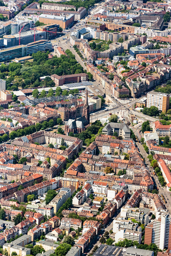 dr__dsc7672.jpg | KARLSRUHE 03.07.2018 Stadtzentrum im Innenstadtbereich an der Karl-Wilhelm-Straße im Ortsteil Oststadt in Karlsruhe im Bundesland Baden-Württemberg, Deutschland. // The city center in the downtown area on Karl-Wilhelm-Strasse in the district Oststadt in Karlsruhe in the state Baden-Wurttemberg, Germany. Foto: Daniel Reiter