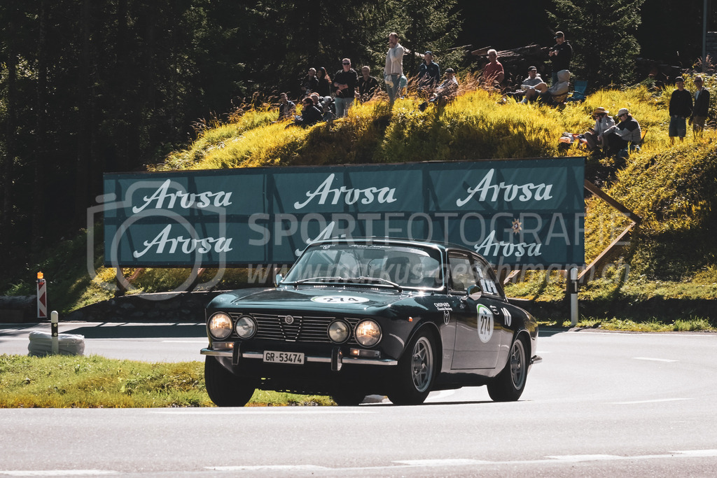 21. Arosa ClassicCar 2025 - 6. =September= 2025 | Patric Iten aus Arosa (SUI) in einem Alfa Romeo 2000 GTV Bertone aus dem Jahre 1974 mit Startnummer 274 am Arosa ClassicCar 2025 in der Kategorie Classic Trophy..@arosaclassiccar, @arosa.official, #arosaclassiccar, #arosa, #76curves, #classiccarBild: Sportfotografie Markus Aeschimann | www.markus-aeschimann.ch - Realisiert mit Pictrs.com