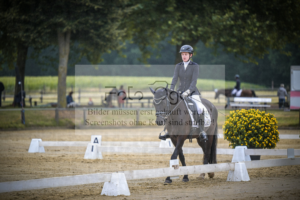 DOS_2544 | Entdecke hochwertige Reitturnierfotos von Foto Oger. Professionell, emotional und authentisch – jetzt Lieblingsmomente im Shop bestellen.Deutschlandweite Turnierfotografie. - Realisiert mit Pictrs.com