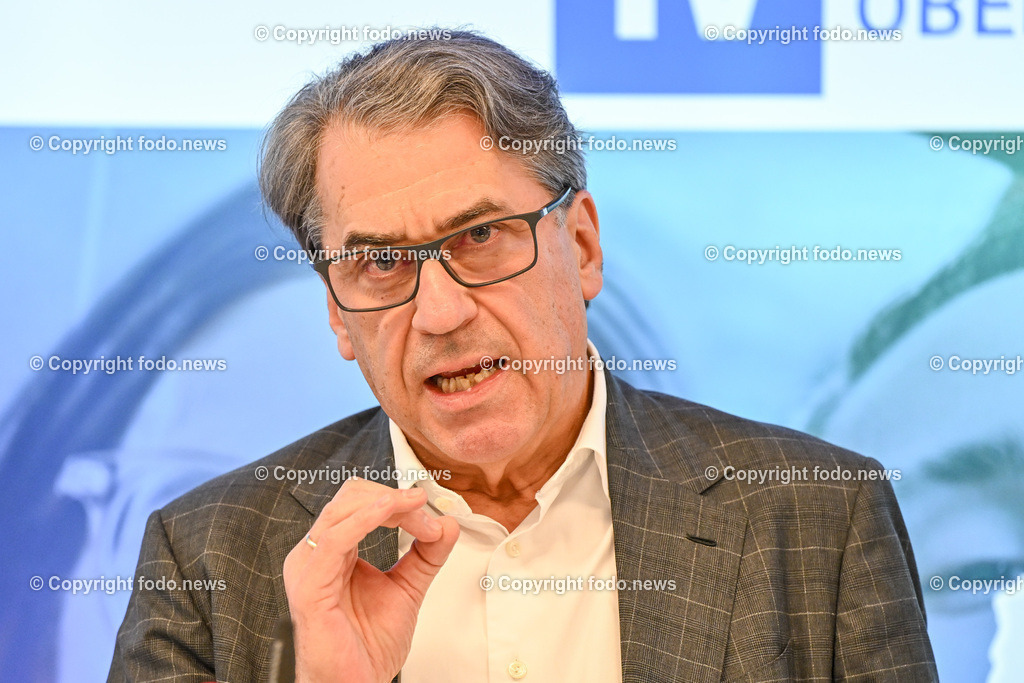 Pressegespraech Jahresauftakt 2024_ IV Ooe_ 19.01.2024-14 | 19.01.2024, Linz, AUT, Industriellenvereinigung Ooe, Jahresauftakt Pressegespraech 2024 - Reparaturanleitung fuer den Industriestandort Oberoesterreich im Bild Stefan Pierer (Praesident der Industriellenvereinigung Ooe)