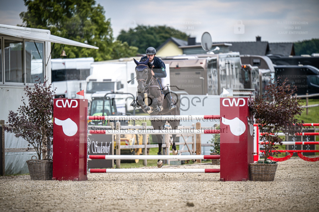 DOS_5410 | Entdecke hochwertige Reitturnierfotos von Foto Oger. Professionell, emotional und authentisch – jetzt Lieblingsmomente im Shop bestellen. - Realisiert mit Pictrs.com