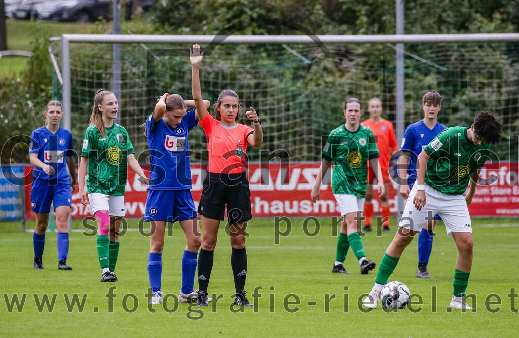 2023-10-07_033_FC_Forstern_gegen_Karlsruher_SC | Forstern, Deutschland, 07.10.2023:
Fußball, B-Juniorinnen-Bundesliga Süd 2023 / 2024, 4. Spieltag, FC Forstern gegen Karlsruher SC, Endergebnis: 1:1

Schiedsrichterin Marie-Theres Mühlbauer, Emilia Strube (FC Forstern, #21)

Foto: Christian Riedel / fotografie-riedel.net