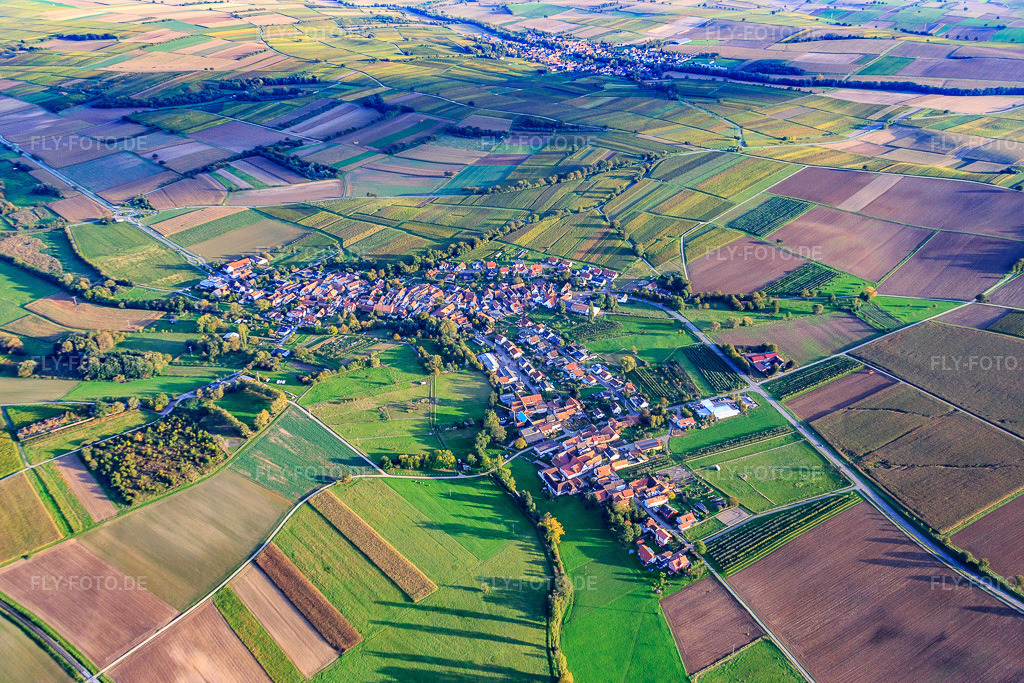 Luftbild: Ortsansicht von Nordwesten in Oberhausen im Bundesland Rheinland-Pfalz in Deutschland. Foto: IMG_074636.jpg vom 14.10.2014 durch Werner Riehm/FLY-FOTO.deAuflösung des Originals: 5472 x 3648 px
