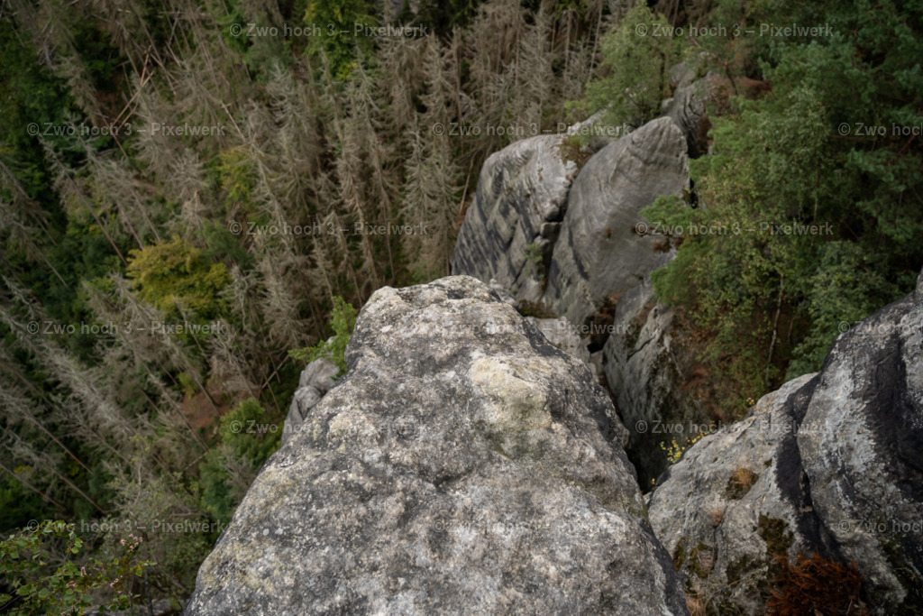 Frienstein_Idagrotte_Felsen_Felsplateau_Abhang_Wald | 2022-09-02_Waldbrandgebiete_2 - Realisiert mit Pictrs.com