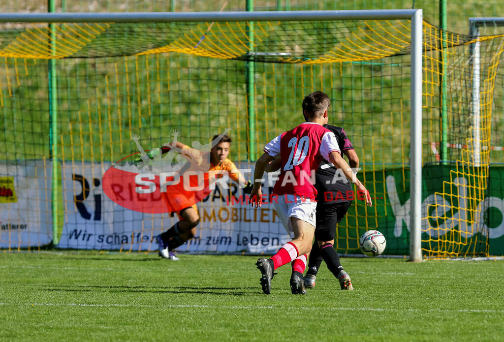 AUSTRIA U15 - MEXICO U15 | Irving Lopez (Mexico #5) Cristo Navarete (Mexico #1) MAURO HÄMMERLE (Austria #20) ; AUSTRIA U15 - MEXICO U15 am 29.04.2022 in Arnoldstein
(Sportplatz), AUSTRIA, (Photo by Ernst Krawagner sport-fan.at) - Realisiert mit Pictrs.com