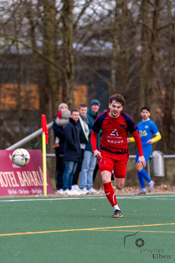 GVO Oldenburg-VFL Germania Leer | Herren Bezirks-Testspiel; GVO Oldenburg (rot)-VFL Germania Leer (blau) am 02.03.2025 in Oldenburger (Sportpark Osternburg); Photo: Philip Eiben 2025 - Realisiert mit Pictrs.com
