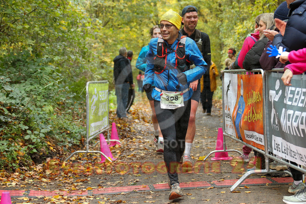 251026_1309_EX1_2663 | Sportfotografie im Rhein-Sieg Kreis, Köln, Bonn, NRW, Rheinland Pfalz, Hessen, etc. Unser Tätigkeitsfeld umfasst den Laufsport vom Volkslauf über den Marathon, Duathlon, Triathon bis zum Ultralauf wie Kölnpfad Ultra oder Schindertrail.