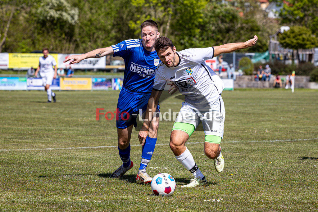SG Hungerbach vs SV Eurasburg-Beuerberg | Meisterrunde Kreisklasse Gruppe C, SG Hungerbach vs SV Eurasburg-Beuerberg, 20240427,
Duell zwischen Simon STRASSER (SGH 11) und Christian BAUER (SVEB 10),
2024-04-27 in Oberhasuen (Sportplatz Oberhasuen)
11 Simon STRASSER (SGH 11), 10 Christian BAUER (SVEB 10)
Copyright: WolfgangxLindner www.foto-lindner.de