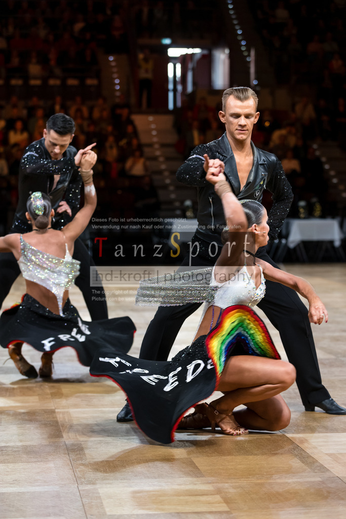 20241109_DM-Formationen_Vorrunde_0917 | Tanzsportbilder, Standardtanz, Lateintanz, WDSF, DTV, LTVB, dancecomp, goc, hessen tanzt, blaues band der spree, walzer, tango, wiener walzer, slowfox, quickstepp, samba, rumba, cha-cha-cha, paso doble. jive, hd-kroft photography, turniertanzsport