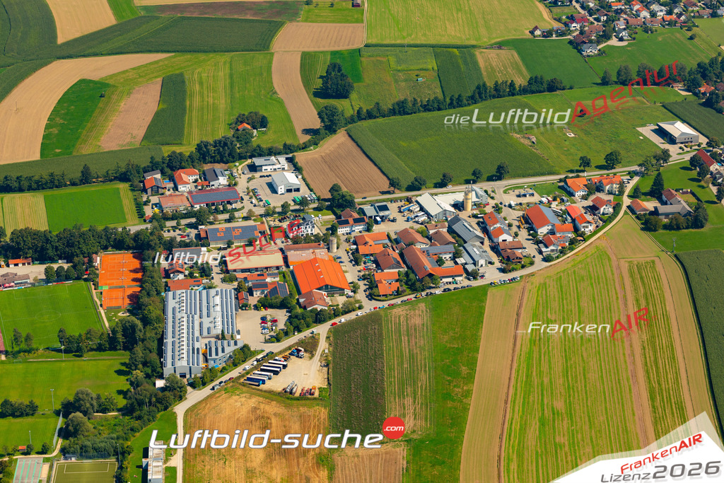 Das Luftbild zeigt :  Forstern - Die Luftaufnahme wurde 2024 vom UL-Flugzeug aus erstellt ( keine Drohne ) - Hochauflösende Luftaufnahme - Für grossformatige Ausdrucke geeignet. Die Geschenkidee !Mit Lizenz und Bildrechte bestellbar