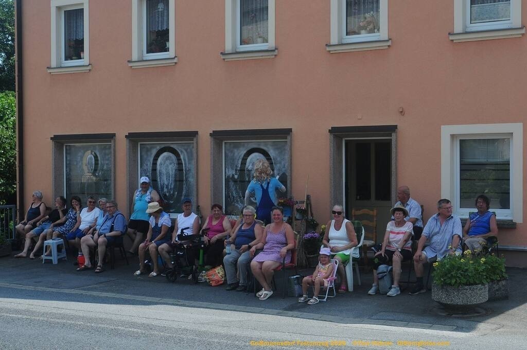 Geißmannsdorf-2026-Festumzug-004 | Festumzug in Geißmannsdorf bei Bischofswerda im Juni 2026. Fotografische Eindrücke und Momentaufnahmen vom Festumzug anläßlich des 800-jährigen Bestehens von Geißmannsdorf - mit Teilnehmern und Gästen, Strohpuppen und geschmückten Vorgärten und Grundstücken - Realisiert mit Pictrs.com
