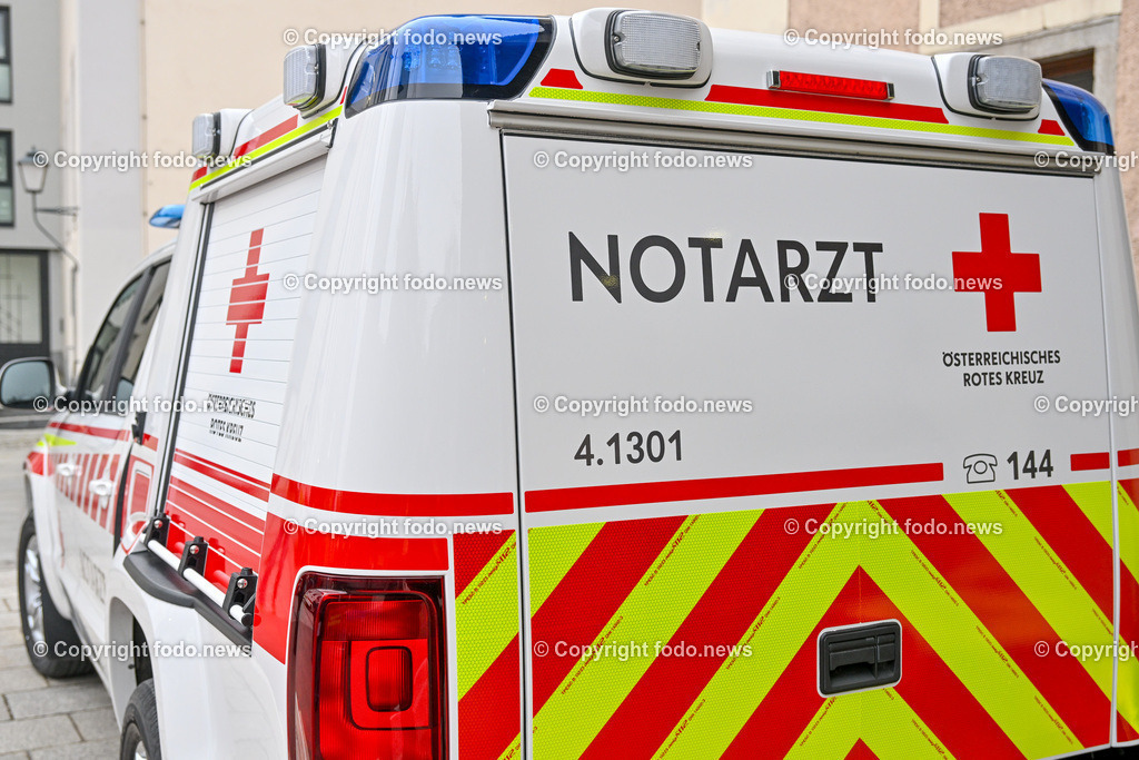 Pressekonferenz Oesterr. Rotes Kreuz_ 50 Jahre Notarztdienst in Ooe_ 31.01.2024-13 | 31.01.2024, Presseclub Linz, AUT, Pressekonferenz Oesterr. Rotes Kreuz, 50 Jahre Notarztdienst in Ooe, im Bild Rettungswagen, Rettungsauto, Notarztwagen, Notarzt, Einsatzfahrzeug Rotes Kreuz, NAW, Notfallsanitaeter, NFS