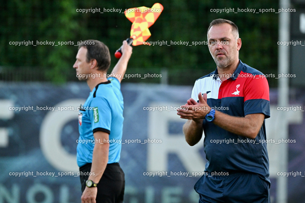 SAK vs. SC St. Veit | Headcoach SAK Goran Jolic, Gerold Glantschnig Referee, SAK vs. SC St. Veit, SAK vs. SC St. Veit am 19.09.2025 in Klagenfurt (Sportpark Welzenegg), Austria, (Photo by Bernd Stefan)