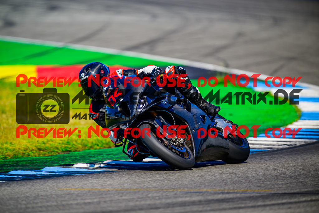 MaZZes_FotoMatrix_240520_6007705_8486 | WEISS