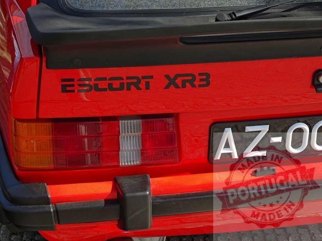 Ford Escort XR3 red classic car rear view | Red Ford Escort XR3 vintage car showing taillight, bumper, and license plate - Realisiert mit Pictrs.com