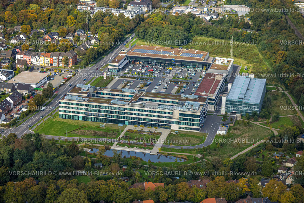 Moers241012836 | Luftbild, EDEKA Rhein-Ruhr Stiftung Zentrale und Verwaltung, Edekaplatz und Edeka Gerdes Supermarkt mit Parkplätzen, Shromersee Park, Moers, Moers, Ruhrgebiet, Nordrhein-Westfalen, Deutschland