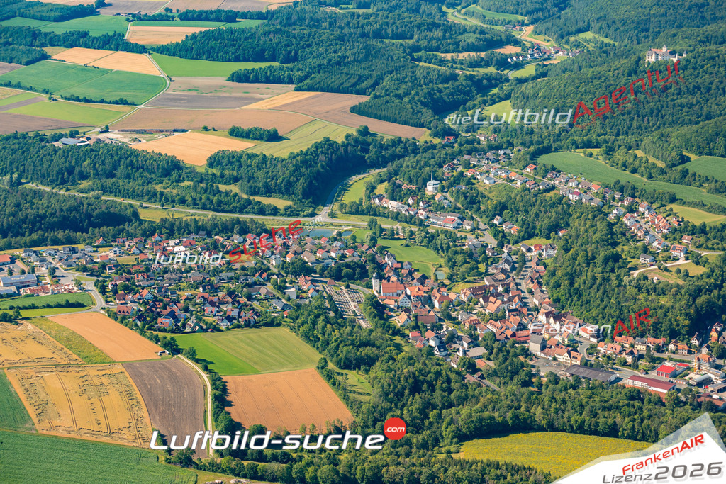 Das Luftbild zeigt :  Heiligenstadt in Oberfranken - Die Luftaufnahme wurde 2024 vom UL-Flugzeug aus erstellt ( keine Drohne ) - Hochauflösende Luftaufnahme - Für grossformatige Ausdrucke geeignet. Die Geschenkidee !Mit Lizenz und Bildrechte bestellbar