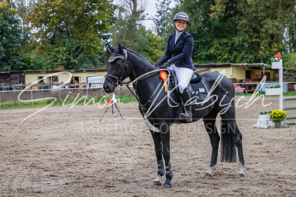 20251012-_3LI4144 | Tierfotografie Pferde, Hunde, Katzen, Haustiere.
Turnierfotografie Reitturniere, Reiten, Springreiten, Dressur in Hanau, dem Main-Kinzig-Kreis und dem Rhein-Main- Gebiet um Frankfurt