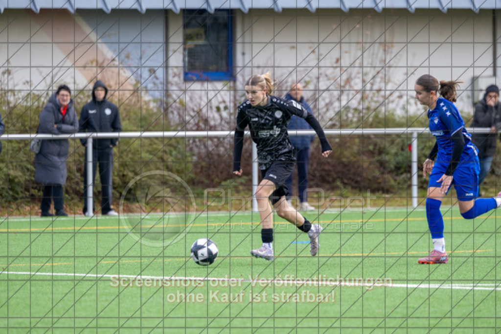 20251129_141331_0120 | #,1.FC Donzdorf (schwarz) vs. TSV Münchingen (blau), Fussball, EnBW-Oberliga B -Juniorinnen, 12. Spieltag, Saison 2025/2026, Kunstrasenplatz beim Lautertal Stadion, Süßener Straße 16, 73072 Donzdorf, 29.11.2025 - 14:00 Uhr,Foto: PhotoPeet-Sportfotografie/Peter Harich