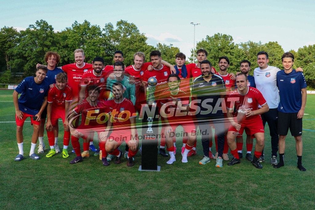 TuS Bardüttingdorf - TuRa Löhne | Auf dem Bild zu sehen: rot SG FA Herringhausen/Eickum: SiegerbildSV Löhne-Obernbeck, SG FA Herringhausen/Eickum, Saison 26/27, Fistelmann SuperCup - Realisiert mit Pictrs.com