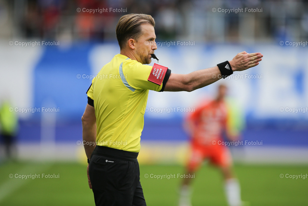 A_LUI_20230806_0043 | SPORT FUSSBALL ADMIRAL BUNDESLIGA  2023/24
FC BLAU WEIß LINZ VS TSV EGGER GLAS HARTBERG
IM BILD: Julian Weinberger (Schiedsrichter)
FOTO:FOTOLUI/UW
