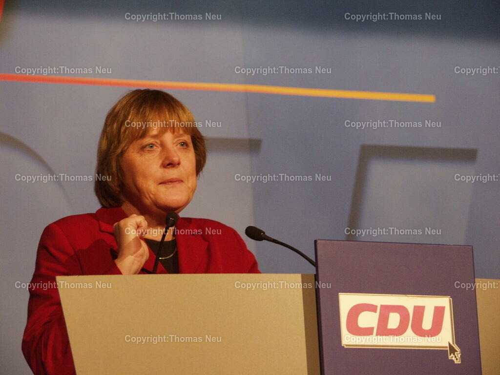 ANGELA_MERKEL_HP0103__28_ | 2003 besuchte Angela Merkel als CDU-Vorsitzende Heppenheim. Bei einem öffentlichen Auftritt sprach sie vor Bürgern und Parteimitgliedern zur politischen Lage.