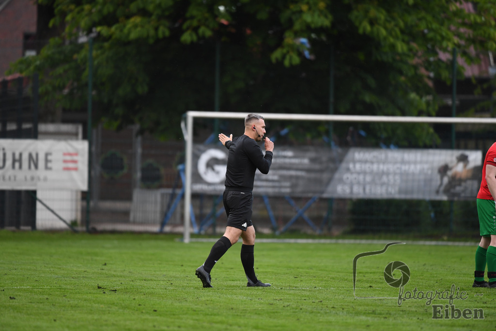 BV Bockhorn-SG FriPe | Relegation zur Kreisliga; BV Bockhorn (weiß)-SG FriPe (rot) am 05.06.2025 in Oldenburg/Ofenerdiek (Lagerstraße), Photo: Philip Eiben 2025 - Realisiert mit Pictrs.com