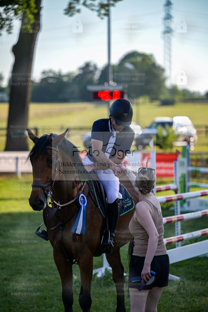 Reitturnier Voxtrup | Entdecke hochwertige Reitturnierfotos von Foto Oger. Professionell, emotional und authentisch – jetzt Lieblingsmomente im Shop bestellen. - Realisiert mit Pictrs.com