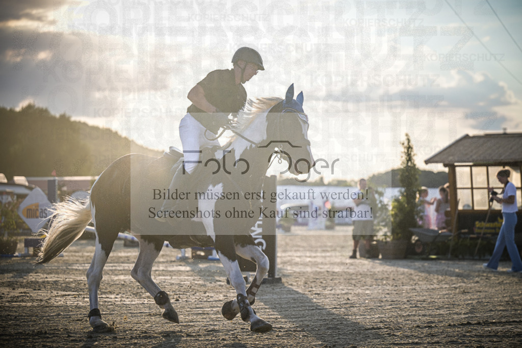 DOS_0487 | Entdecke hochwertige Reitturnierfotos von Foto Oger. Professionell, emotional und authentisch – jetzt Lieblingsmomente im Shop bestellen.Deutschlandweite Turnierfotografie. - Realisiert mit Pictrs.com
