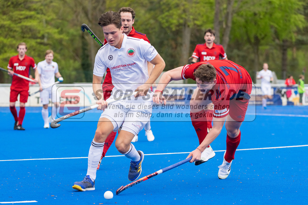 HK_20230422_107176 | 1. Bundesliga Herren Crefelder HTC - Düsseldorfer HC am 22.4.2023 Krefelder HTC ( CHTC ), Krefeld , Julius Hayner ( Crefelder HTC #6 ) , Kelner Maximilian ( Düsseldorfer HC #7 )