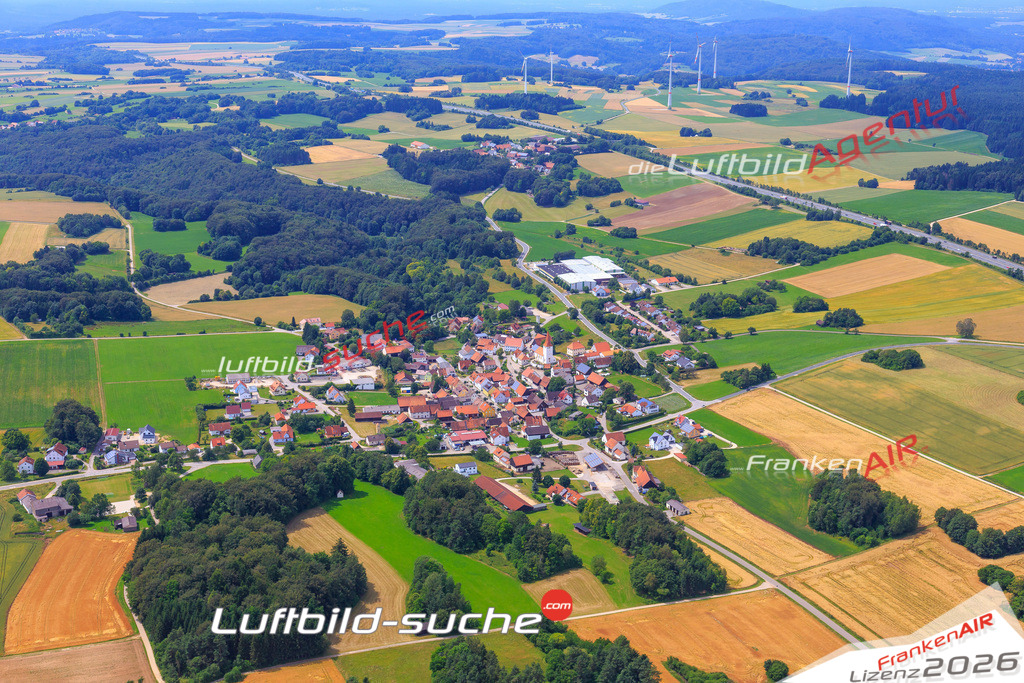 Die Luftaufnahme Traunfeld - Lauterhofen wurde vom UL-Flugzeug (keine Drohne) aus fotografiert.Hohe Druck- Auflösung-die Geschenkidee!