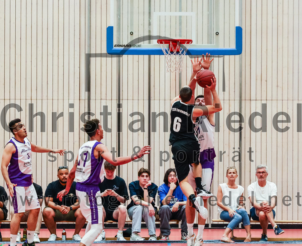 2022-05-15_115_SpVgg_Altenerding_gegen_TSV_Muenchen-Forstenried | Erding, Deutschland, 15.05.2022:
Basketball, Bezirksliga 2021 / 2022, Play-Offs, SpVgg Altenerding gegen TSV München-Forstenried, Endergebnis: 55:57

Florian Wißmeier (TSV München-Forstenried, #6)

Foto: Christian Riedel / fotografie-riedel.net